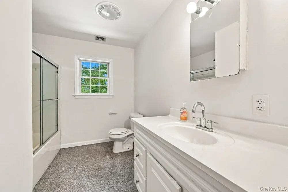 48 Private Road Calverton, NY 11933