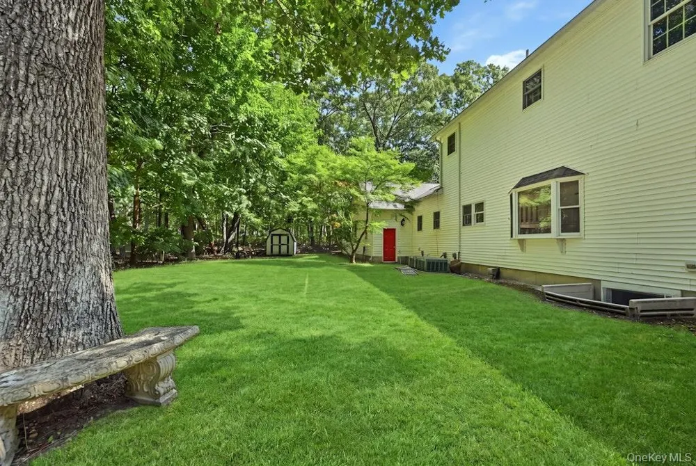 48 Private Road Calverton, NY 11933