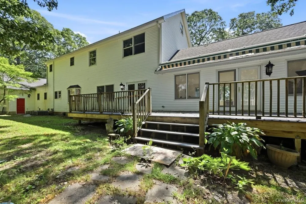 48 Private Road Calverton, NY 11933