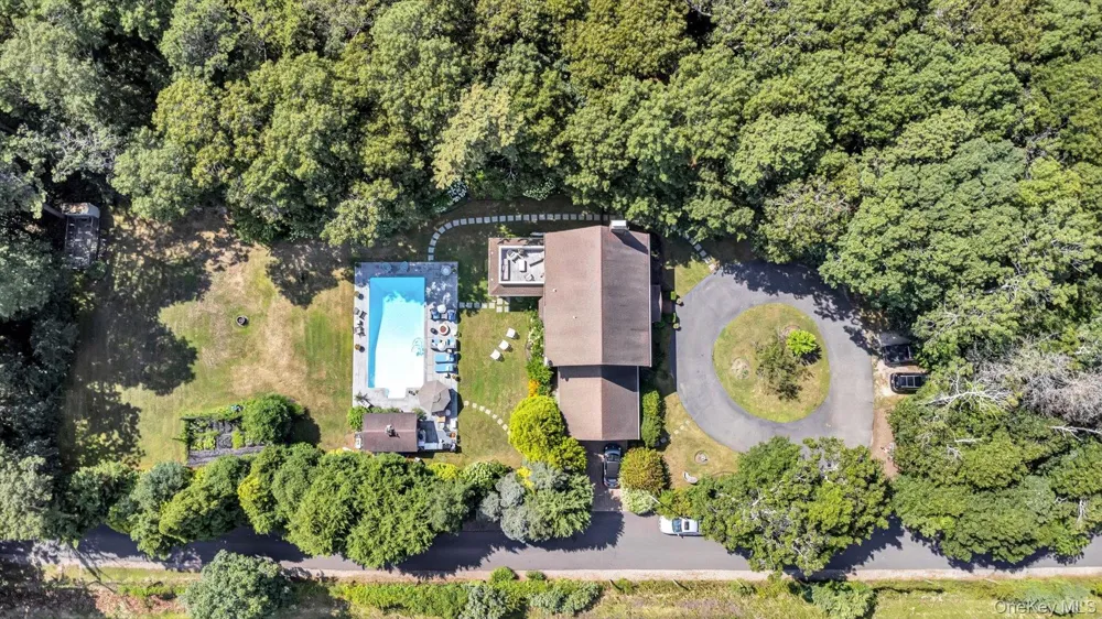 147B Old Country Road Remsenburg, NY 11960