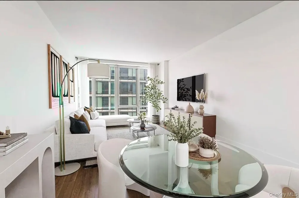 50 Riverside Boulevard #15M New York (Manhattan), NY 10069