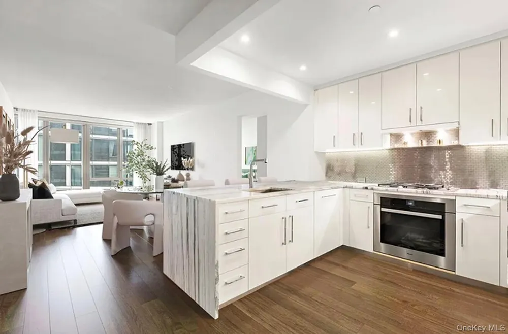 50 Riverside Boulevard #15M New York (Manhattan), NY 10069