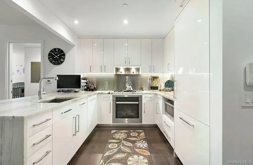 50 Riverside Boulevard #15M New York (Manhattan), NY 10069