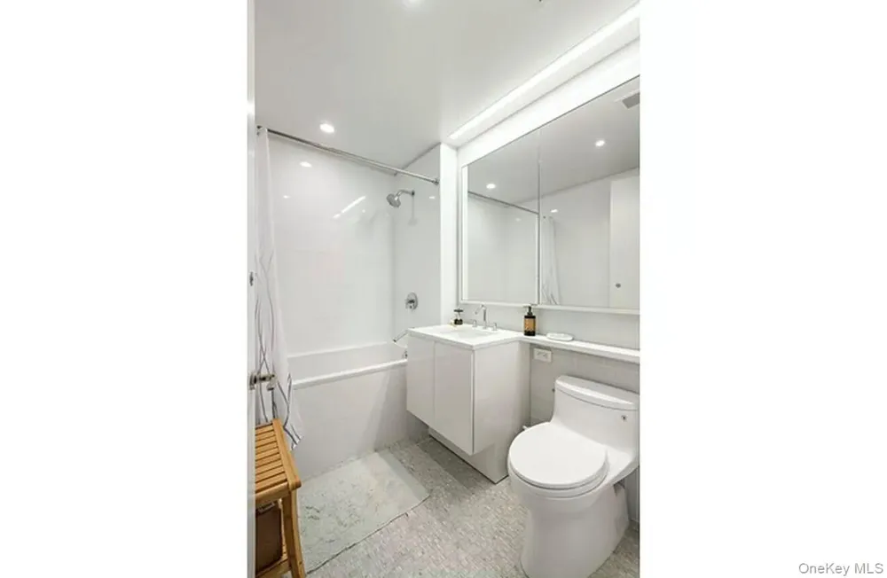 50 Riverside Boulevard #15M New York (Manhattan), NY 10069