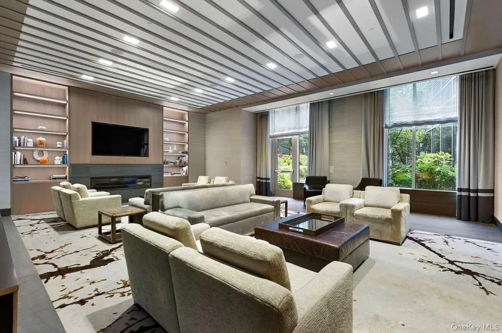 50 Riverside Boulevard #15M New York (Manhattan), NY 10069
