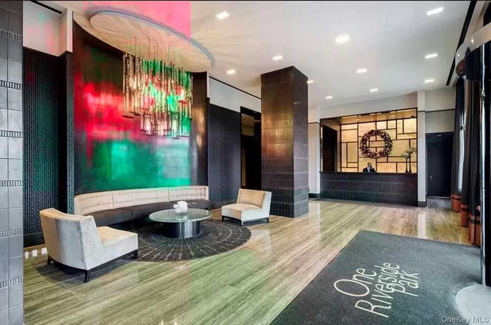 50 Riverside Boulevard #15M New York (Manhattan), NY 10069