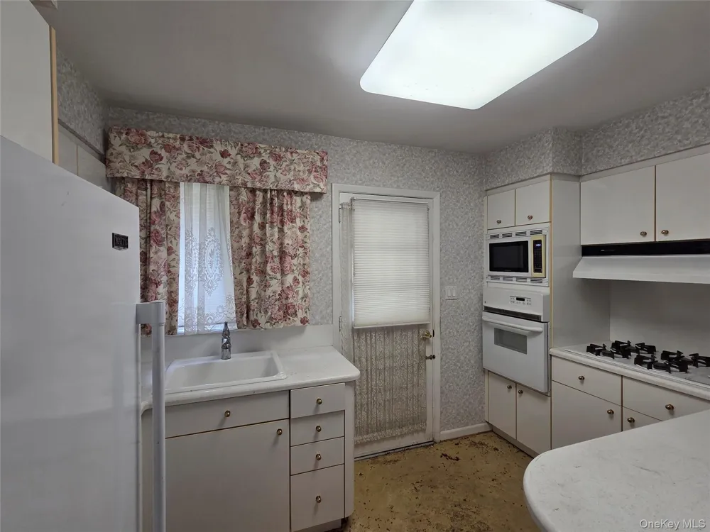 42 Sheridan Street Huntington, NY 11743