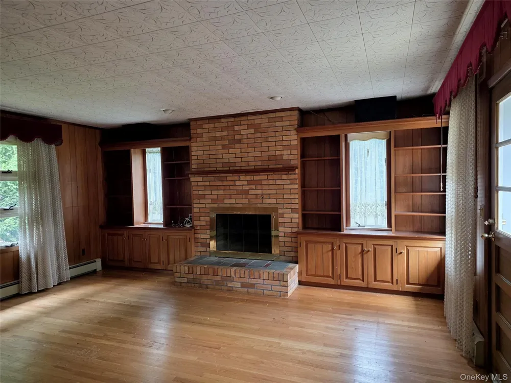 42 Sheridan Street Huntington, NY 11743
