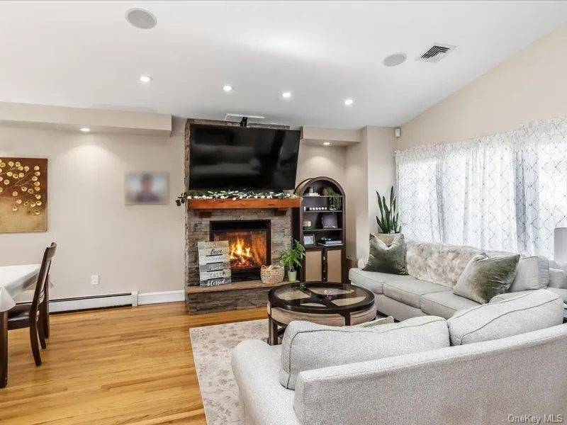 260 W 20th Street Deer Park, NY 11729