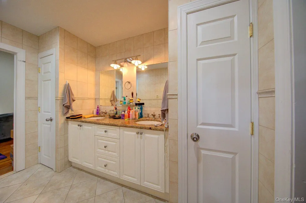 97 Chestnut Street Mount Sinai, NY 11766