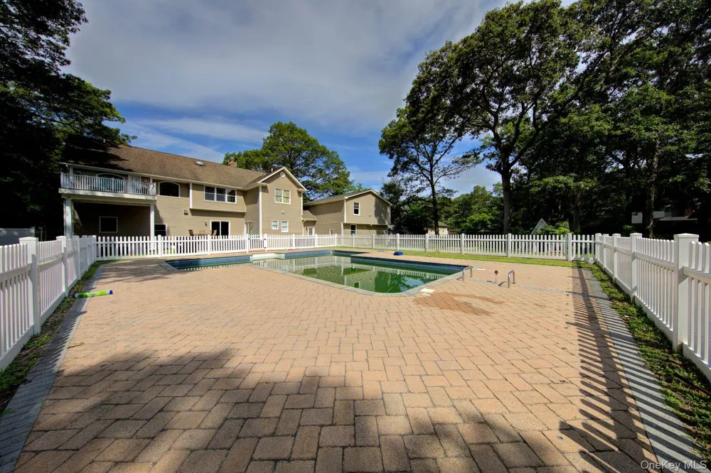 97 Chestnut Street Mount Sinai, NY 11766