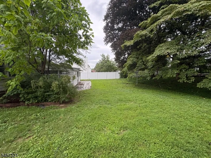 308 Park Ave Lopatcong, NJ 08865