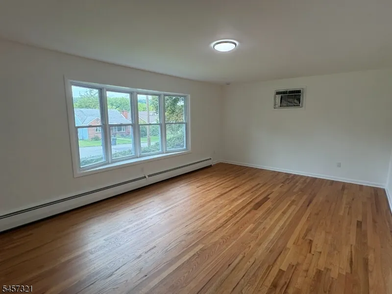 308 Park Ave Lopatcong, NJ 08865