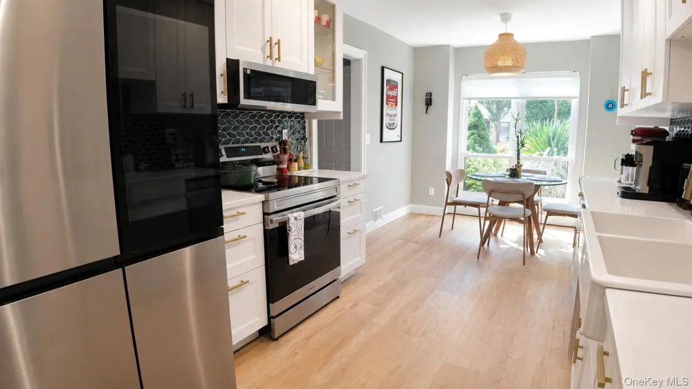 230 Pond View Lane Smithtown, NY 11787