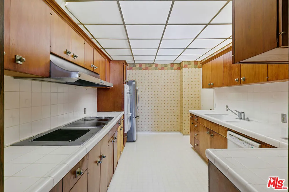 1333 S Beverly Glen Boulevard #403 Los Angeles, CA 90024