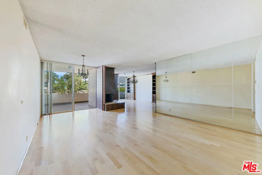 1333 S Beverly Glen Boulevard #403 Los Angeles, CA 90024