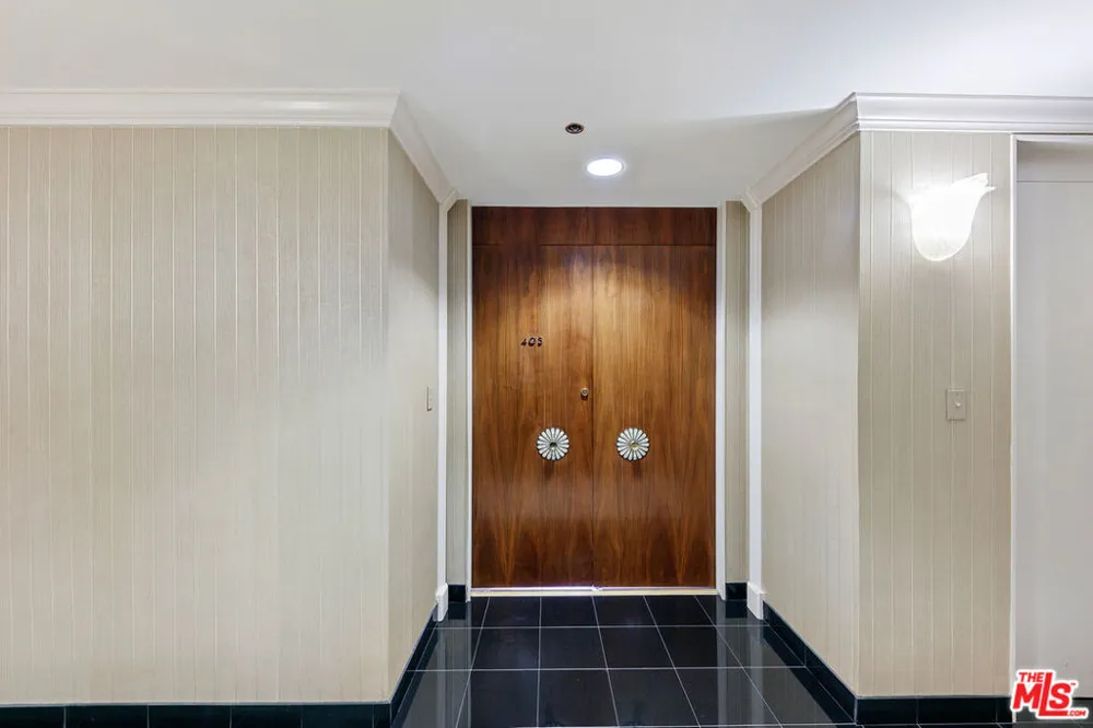 1333 S Beverly Glen Boulevard #403 Los Angeles, CA 90024