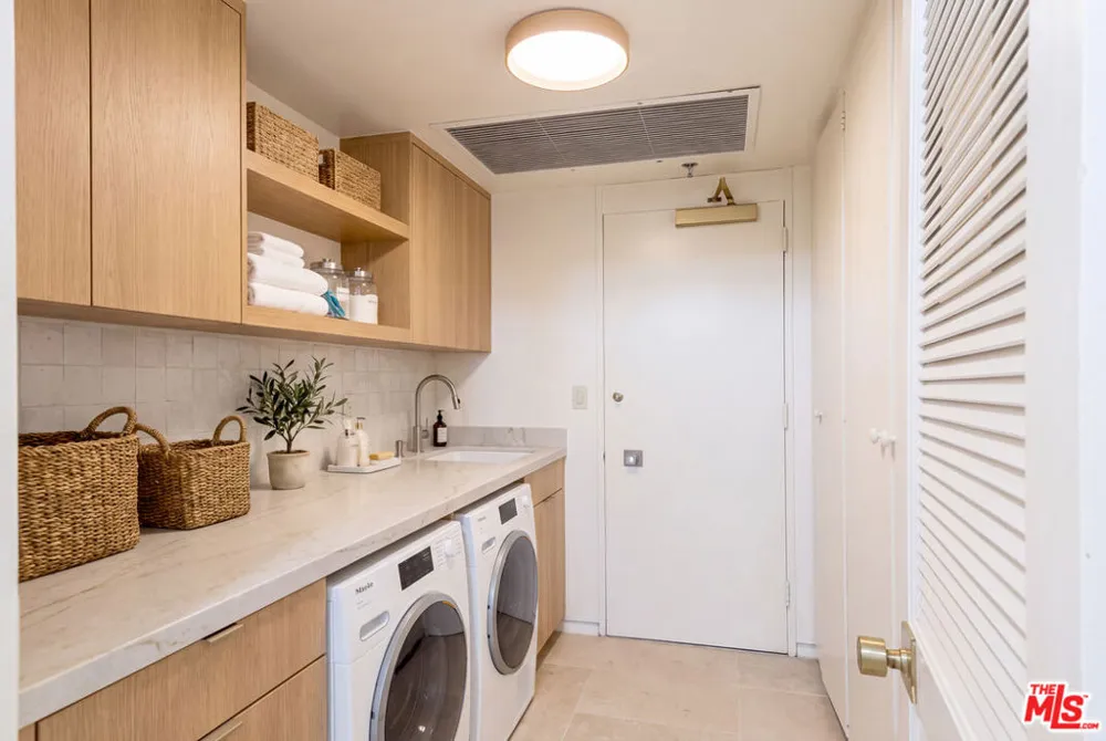 1333 S Beverly Glen Boulevard #403 Los Angeles, CA 90024