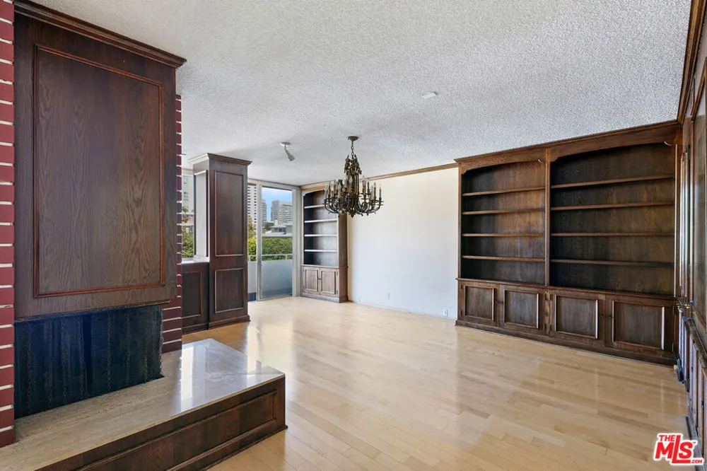 1333 S Beverly Glen Boulevard #403 Los Angeles, CA 90024