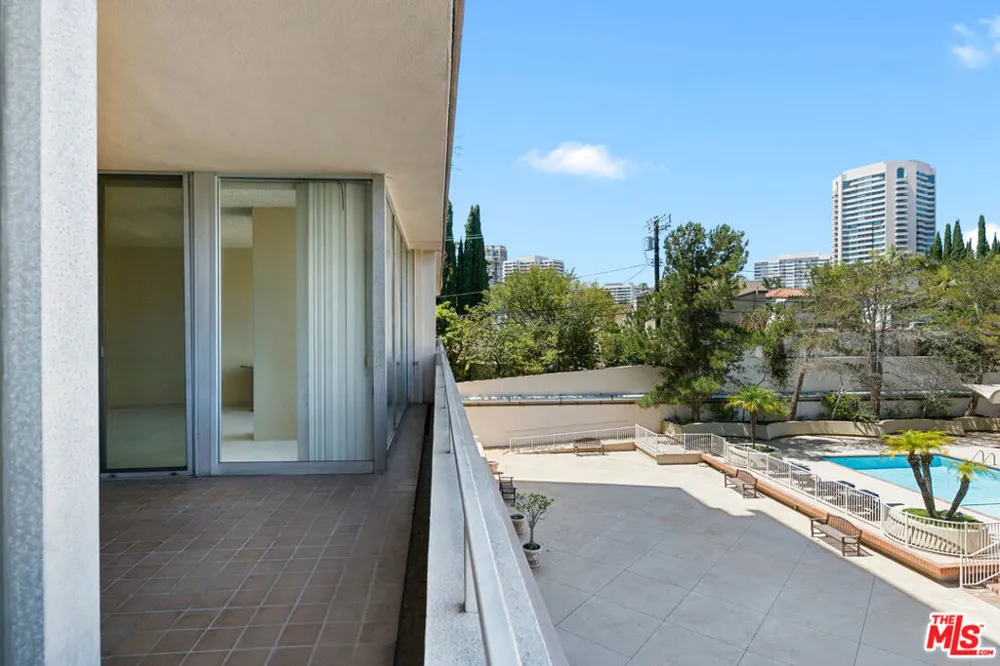 1333 S Beverly Glen Boulevard #403 Los Angeles, CA 90024