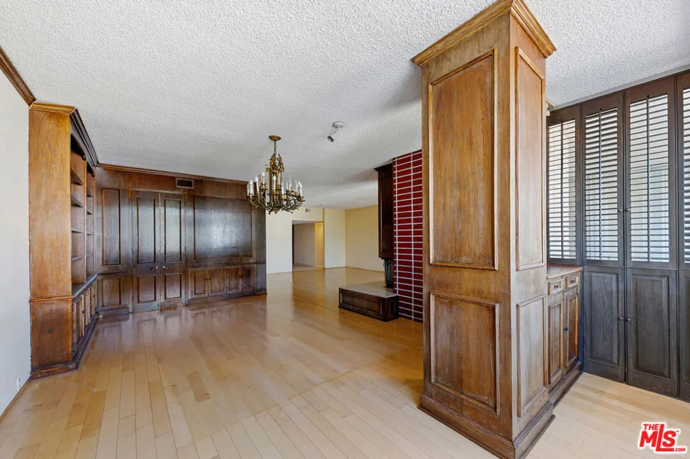 1333 S Beverly Glen Boulevard #403 Los Angeles, CA 90024