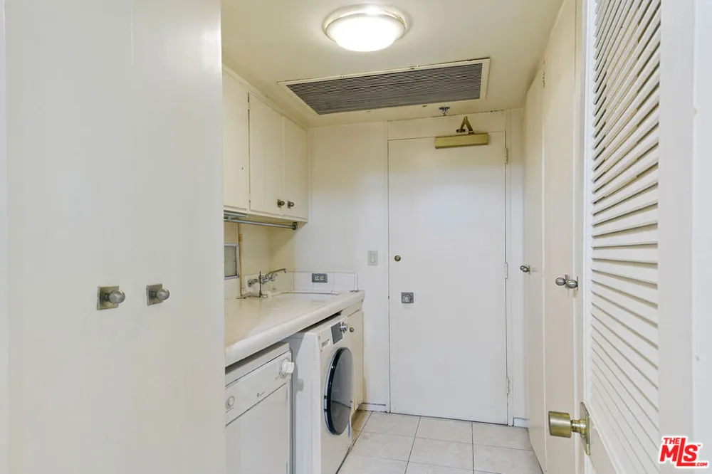 1333 S Beverly Glen Boulevard #403 Los Angeles, CA 90024