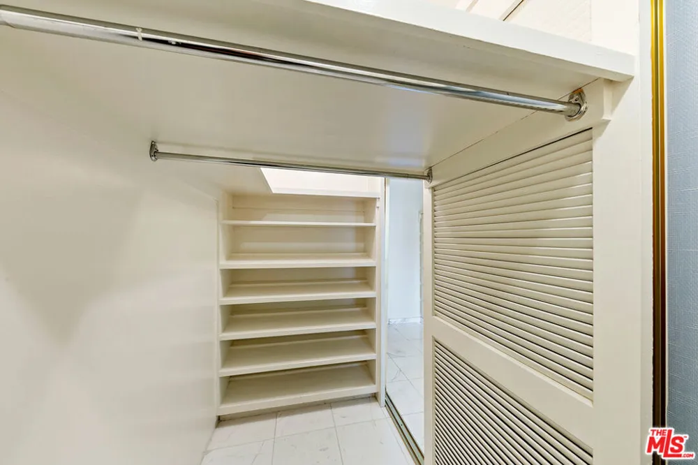 1333 S Beverly Glen Boulevard #403 Los Angeles, CA 90024