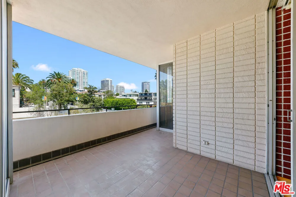 1333 S Beverly Glen Boulevard #403 Los Angeles, CA 90024