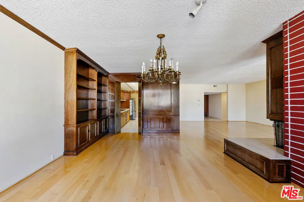 1333 S Beverly Glen Boulevard #403 Los Angeles, CA 90024