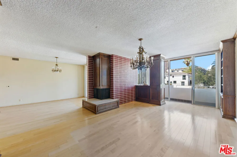 1333 S Beverly Glen Boulevard #403 Los Angeles, CA 90024