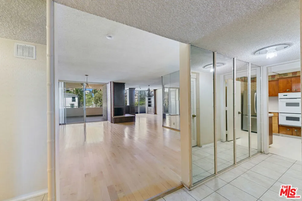 1333 S Beverly Glen Boulevard #403 Los Angeles, CA 90024