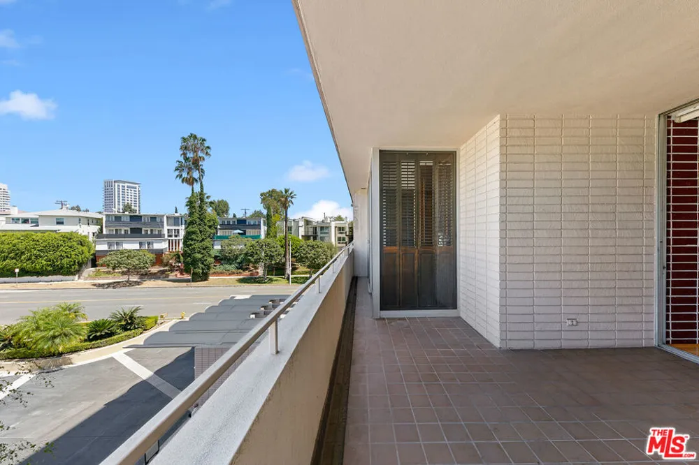 1333 S Beverly Glen Boulevard #403 Los Angeles, CA 90024