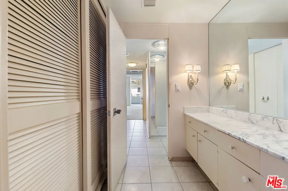 1333 S Beverly Glen Boulevard #403 Los Angeles, CA 90024
