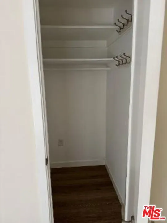8570 Sherwood Drive West Hollywood, CA 90069