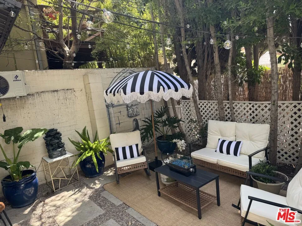 8570 Sherwood Drive West Hollywood, CA 90069
