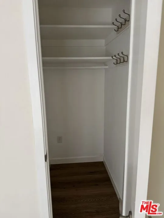 8570 Sherwood Drive West Hollywood, CA 90069
