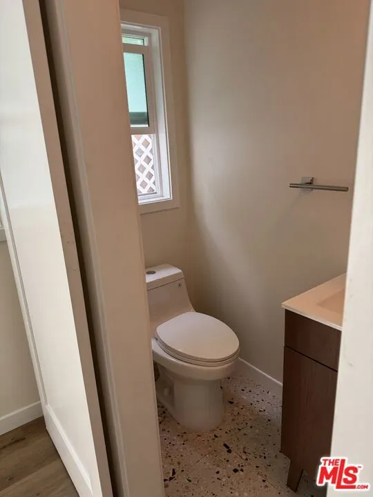 8570 Sherwood Drive West Hollywood, CA 90069