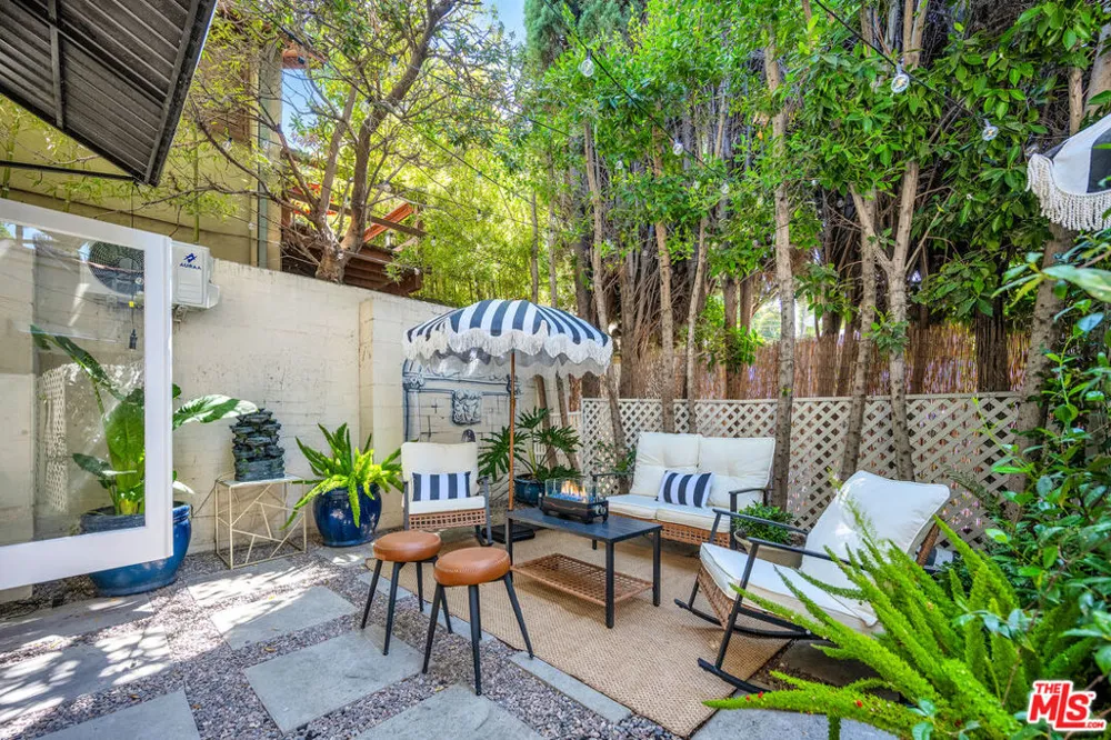 8570 Sherwood Drive West Hollywood, CA 90069