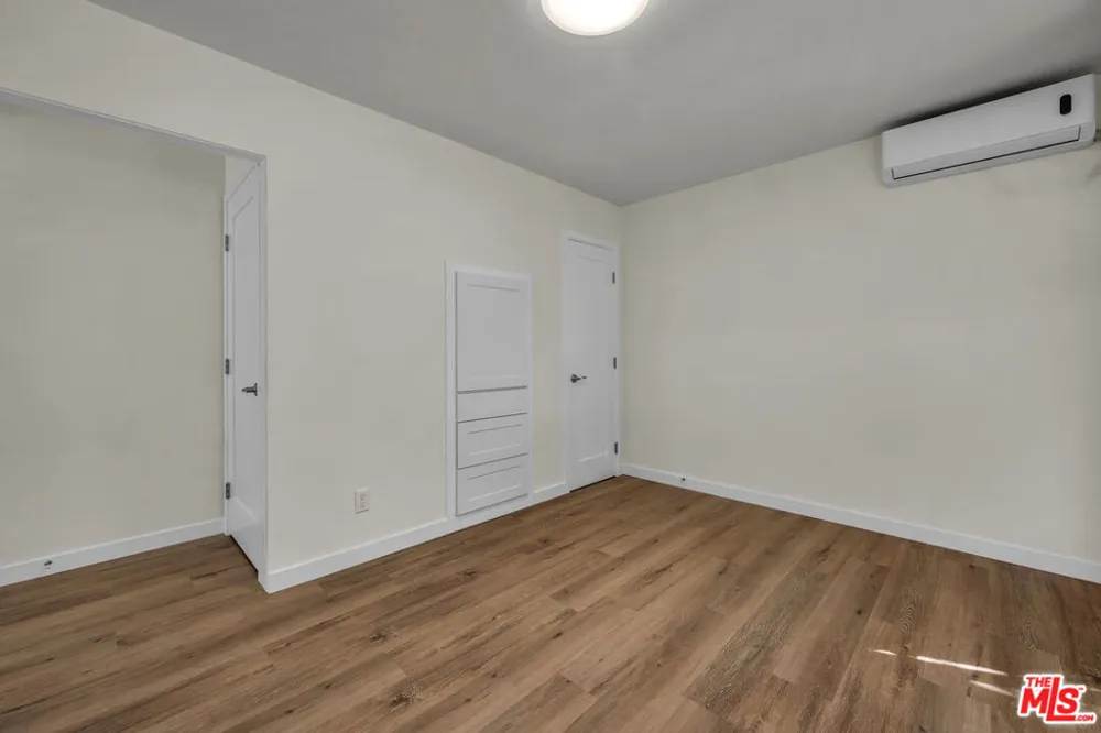 8570 Sherwood Drive West Hollywood, CA 90069
