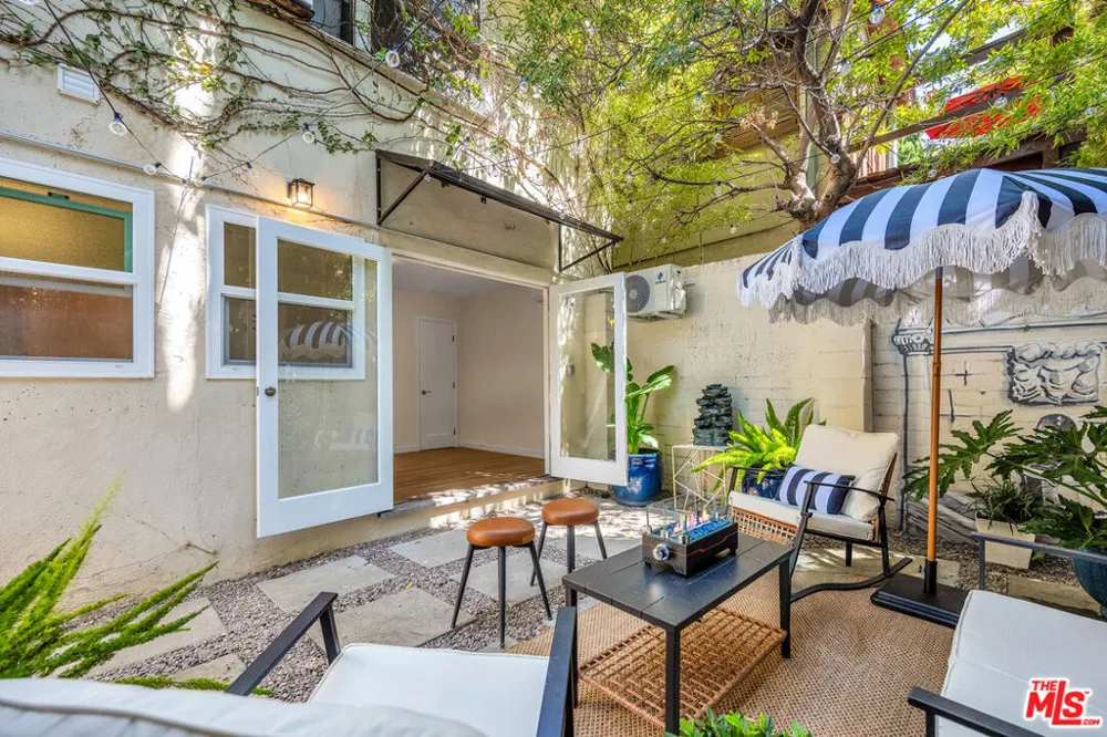 8570 Sherwood Drive West Hollywood, CA 90069
