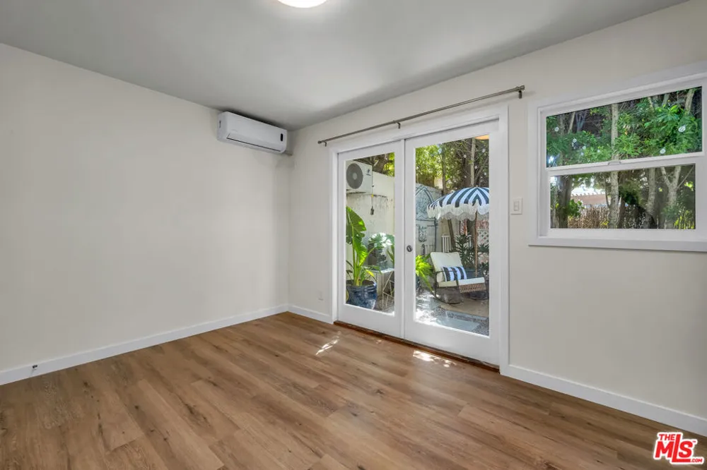 8570 Sherwood Drive West Hollywood, CA 90069