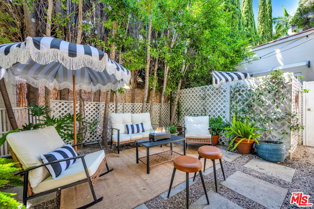 8570 Sherwood Drive West Hollywood, CA 90069