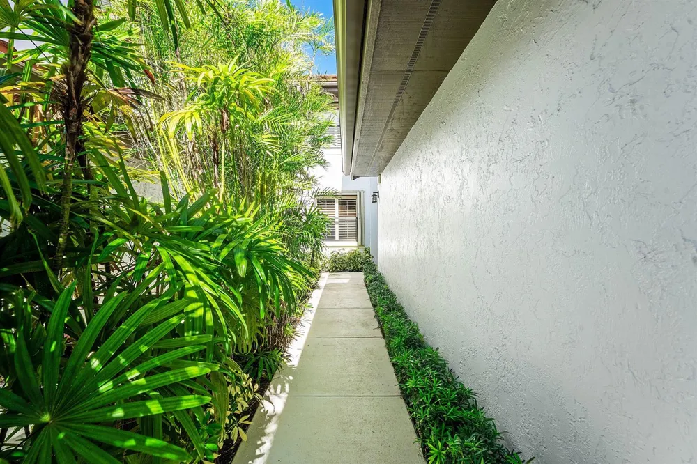 16648 TRADERS Crossing #106 Jupiter, FL 33477
