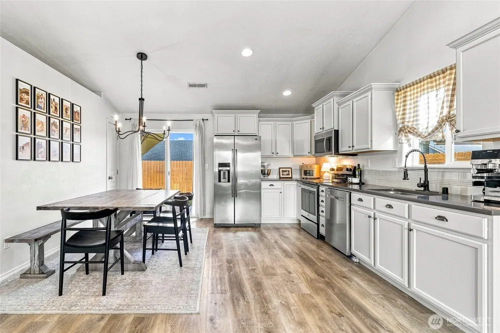 364 SW Homestead Avenue College Place, WA 99324