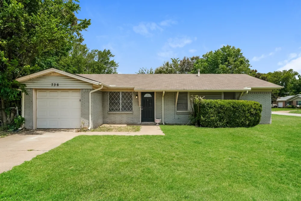 736 Treadwell Drive Hurst, TX 76053