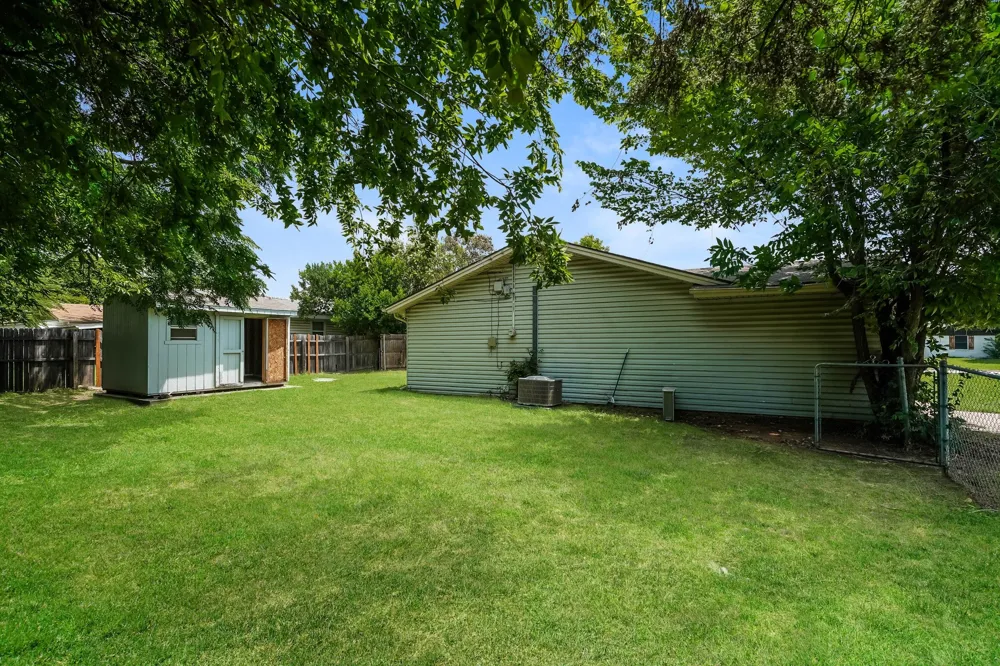 736 Treadwell Drive Hurst, TX 76053