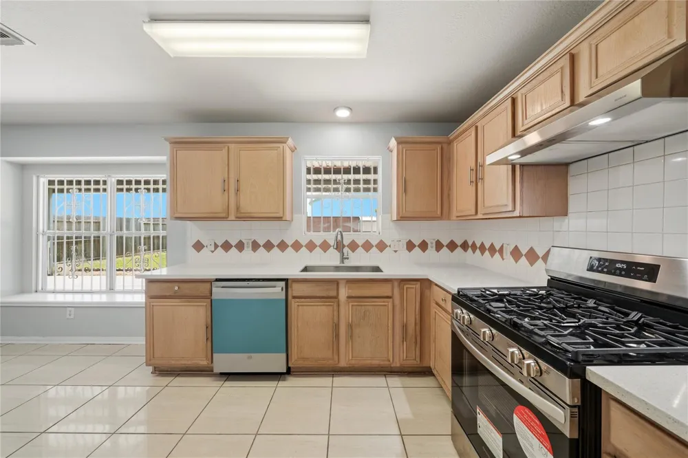 7027 Waveland Drive Houston, TX 77072