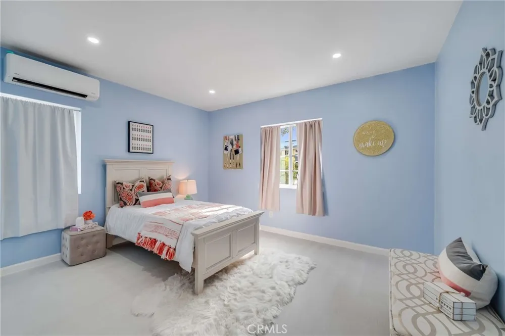 5949 Autry Lakewood, CA 90712
