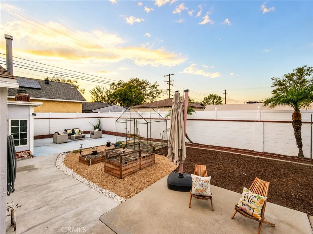 5949 Autry Lakewood, CA 90712