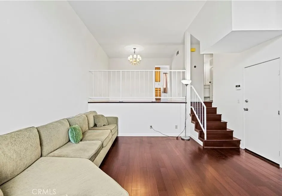 21912 Hiawatha #2 Chatsworth, CA 91311